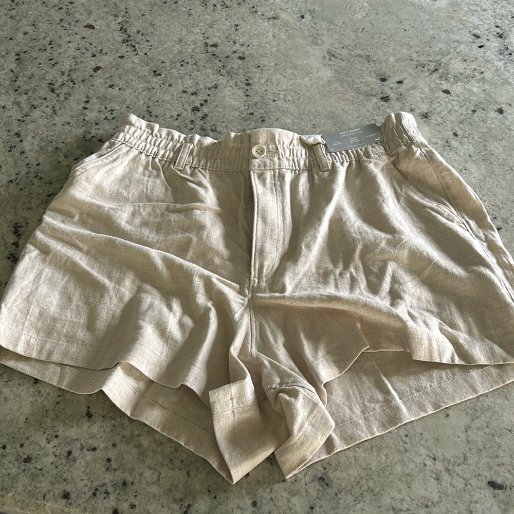 NWT Hollister High Rise Soft Short L
